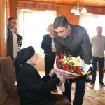 გურიის მხარეში სახელმწიფო რწმუნებულმა სოფელ ბოხვაურში მცხოვრებ მარუსია სირაძეს 100 წლის იუბილე მიულოცა