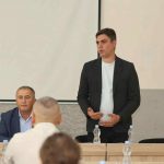 გურიის მხარეში სახელმწიფო რწმუნებული და სოფლის მეურნეობის სამეცნიერო-კვლევითი ცენტრის დირექტორი მეფუტკრე ფერმერებს შეხვდნენ