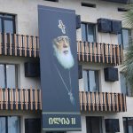 ოზურგეთის თვითმმართველობის შენობის ფასადზე პატრიარქის ბანერი განთავსდა ოზურგეთის თვითმმართველობის შენობის ფასადზე პატრიარქის ბანერი განთავსდა